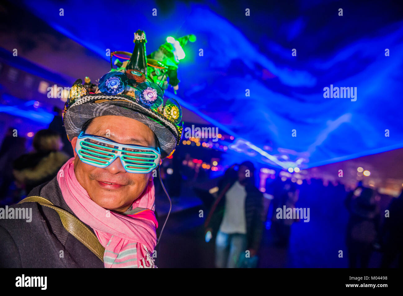 Londres, Royaume-Uni. 18 janvier, 2018. WATERLICHT par Daan Roosegaarde Lumiere - London est un festival qui se déroule sur 4 soirées, du jeudi 18 au dimanche 21 janvier 2018. Il met en valeur l'architecture de la capitale et les rues, avec plus de 50 œuvres créées par des artistes britanniques et internationaux. Crédit : Guy Bell/Alamy Live News Banque D'Images