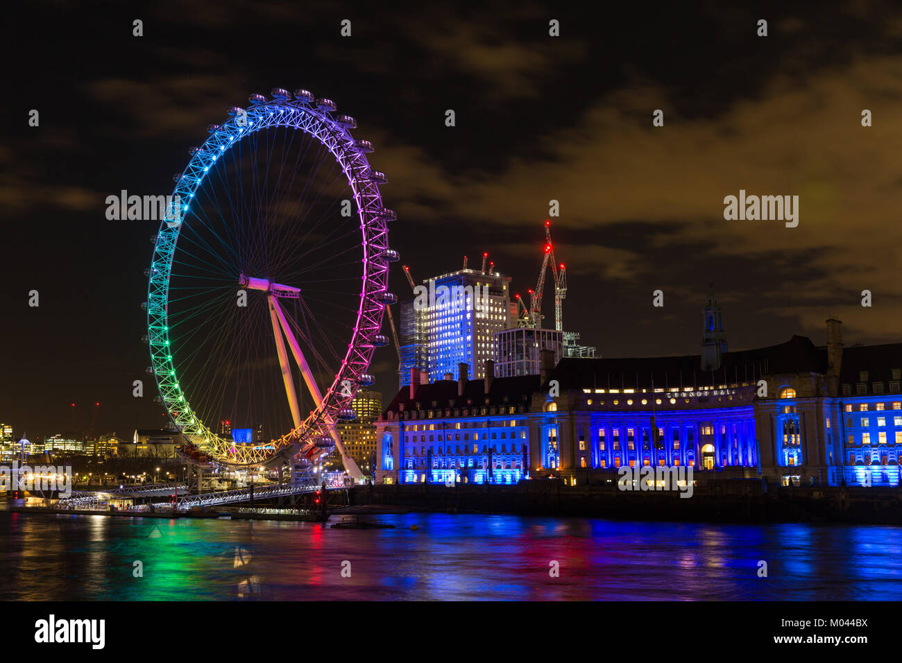 Londres, Royaume-Uni. 18 janvier 2018. Londres 2018 Lumiere Lights  Festival. Le London Eye et le County Hall est réalisé dans le cadre du  festival avec une représentation dynamique, appelé Eye Love London.Lumière