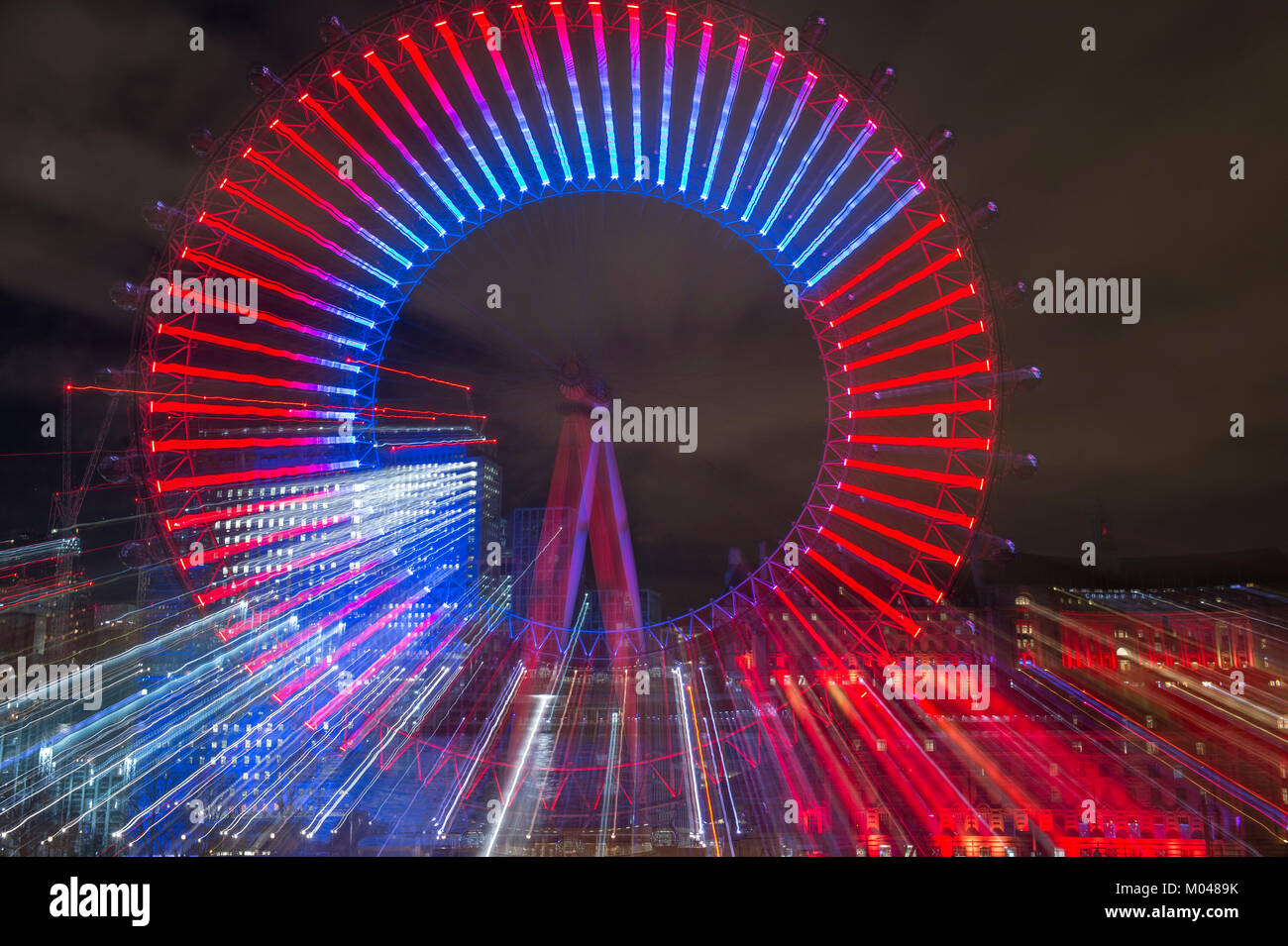 Londres, Royaume-Uni. 18 janvier, 2018. Endroits autour du centre de Londres disposent d'affichage lumineux spectaculaires créées par 40 artistes de classe mondiale. 'Eye Love London' sur l'affichage dynamique en grève Coca-Cola London Eye, conçu sur mesure pour lumière de Londres. L'une des séries d'images séquentielles. Credit : Malcolm Park/Alamy Live News. Banque D'Images