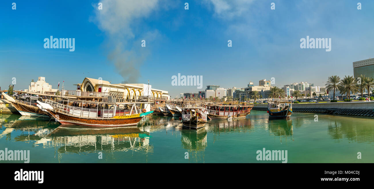 Les boutres traditionnels arabes à Doha, Qatar Banque D'Images