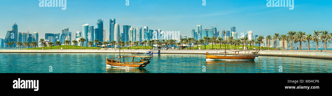 Les boutres traditionnels arabes à Doha, Qatar Banque D'Images
