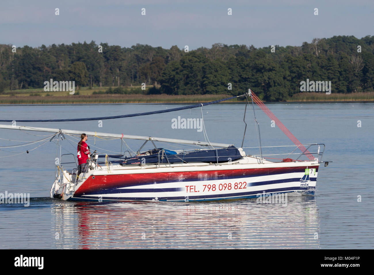 Bateau sur le lac, District du Lac de Mazurie, Pologne Banque D'Images