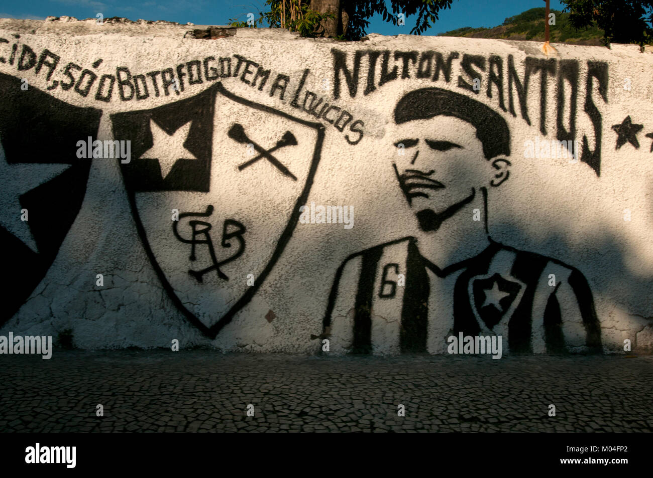 Une peinture murale représentant un joueur de football célèbre de Botafogo (Rio de Janeiro, Brésil) Banque D'Images