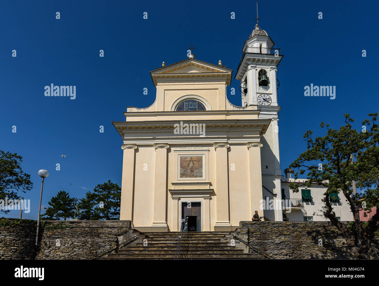 Façade de l'église de Santa Giulia, dans le village ligurien de Lavagna Banque D'Images