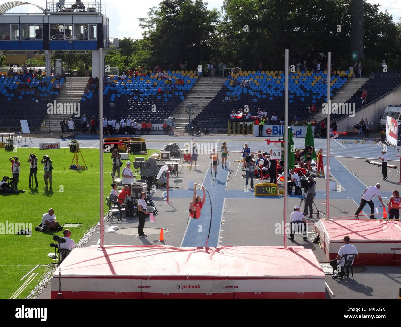 Les Championnats du monde U20 de l'IAAF 2016 à Bydgoszcz ont accueilli l'épreuve féminine de saut à la perche, mettant en vedette de jeunes talents sportifs au niveau international. Le concours a eu lieu le 19 juillet 2016. Banque D'Images