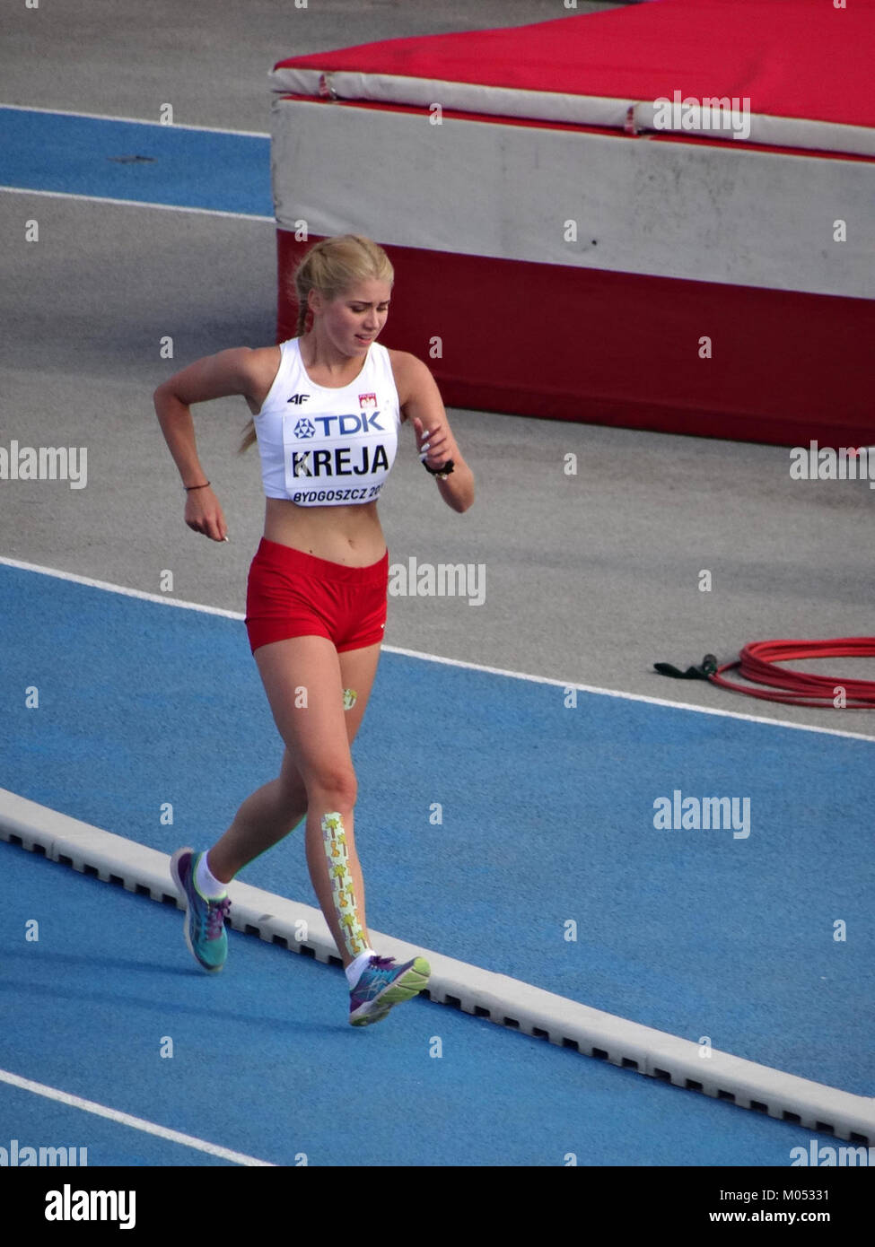 Les Championnats du monde U20 de l'IAAF 2016 à Bydgoszcz ont présenté l'épreuve de marche féminine de 10 000 mètres. Cette compétition internationale a mis en vedette certains des meilleurs jeunes athlètes du monde en athlétisme. Banque D'Images