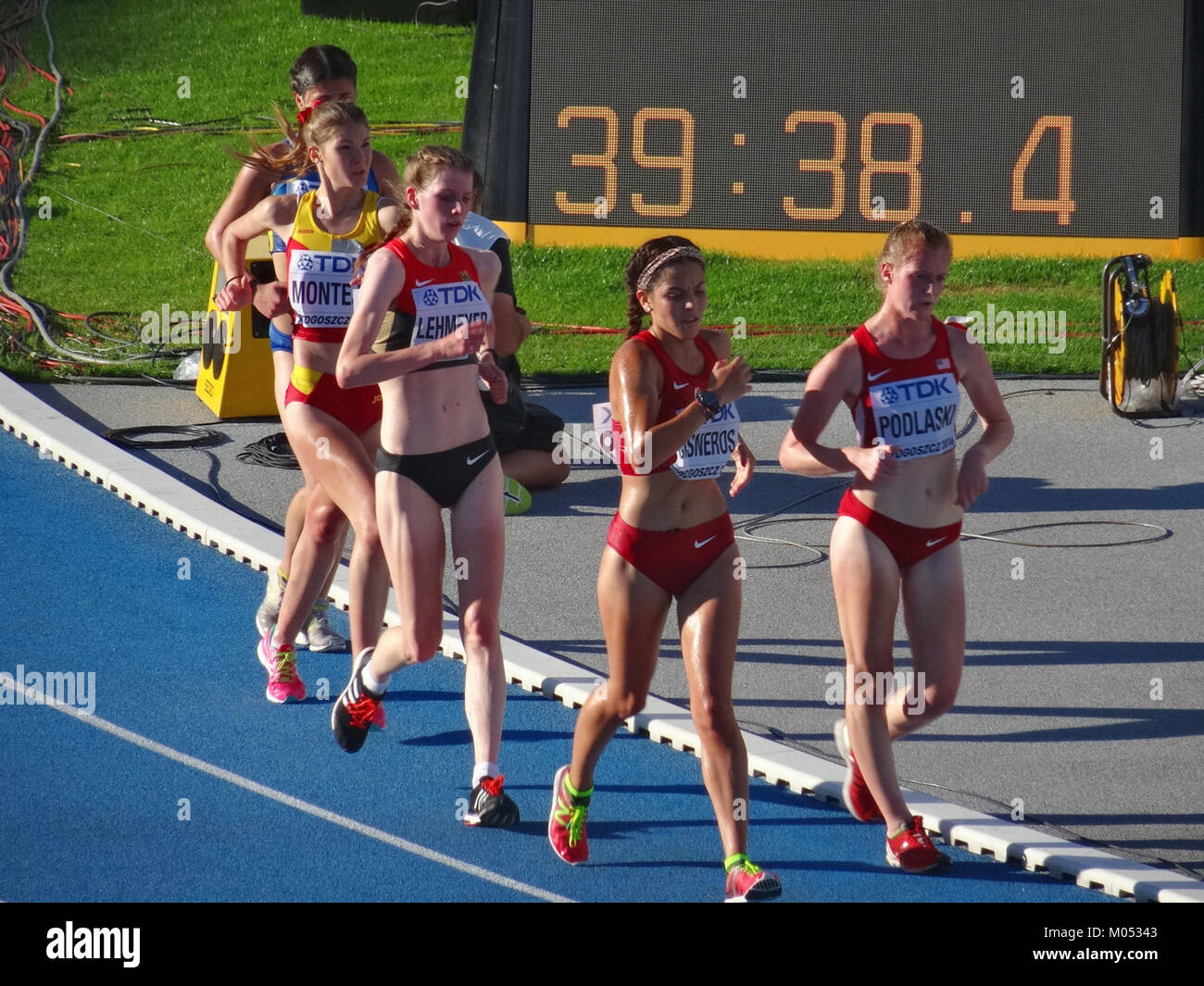 Les Championnats du monde U20 de l'IAAF 2016 qui se sont déroulés à Bydgoszcz, en Pologne, mettaient en vedette l'épreuve de marche du 10 000 m féminin. La compétition faisait partie de l'événement mondial d'athlétisme, mettant en vedette de jeunes athlètes du monde entier. Banque D'Images