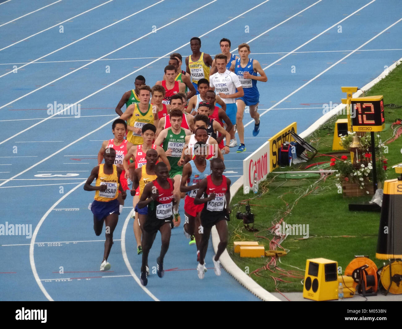 Une photographie des Championnats du monde U20 de l'IAAF 2016 à Bydgoszcz, Pologne, représentant la finale du 5000 m masculin le 23 juillet 2016, mettant en vedette l'épreuve sportive compétitive. Banque D'Images