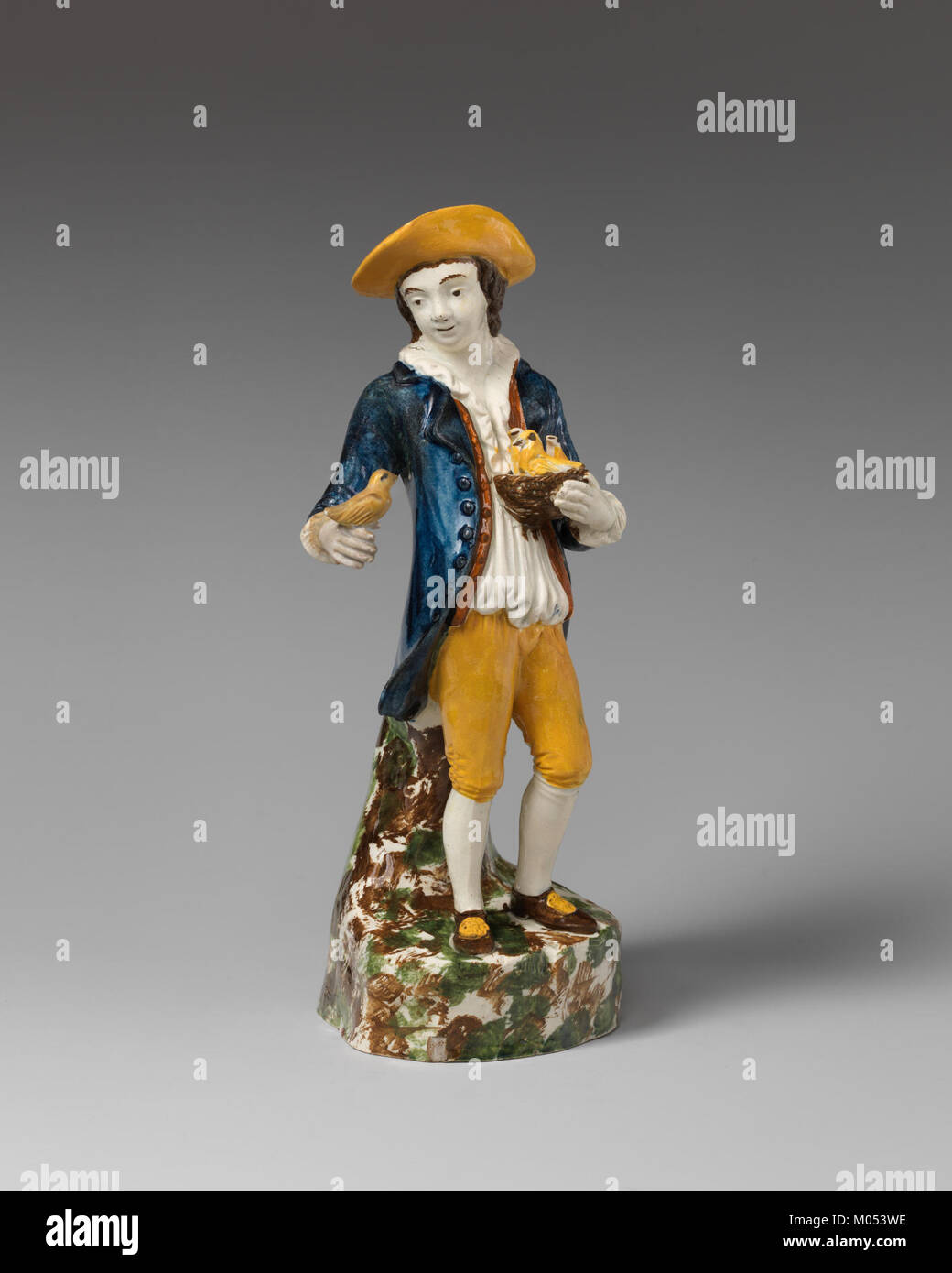 *Boy*, qui fait partie d’une paire d’œuvres d’art de la collection MET, est une représentation significative de l’innocence de l’enfance, capturée à travers une sculpture détaillée qui transmet à la fois la vulnérabilité et la force de la jeunesse. Banque D'Images