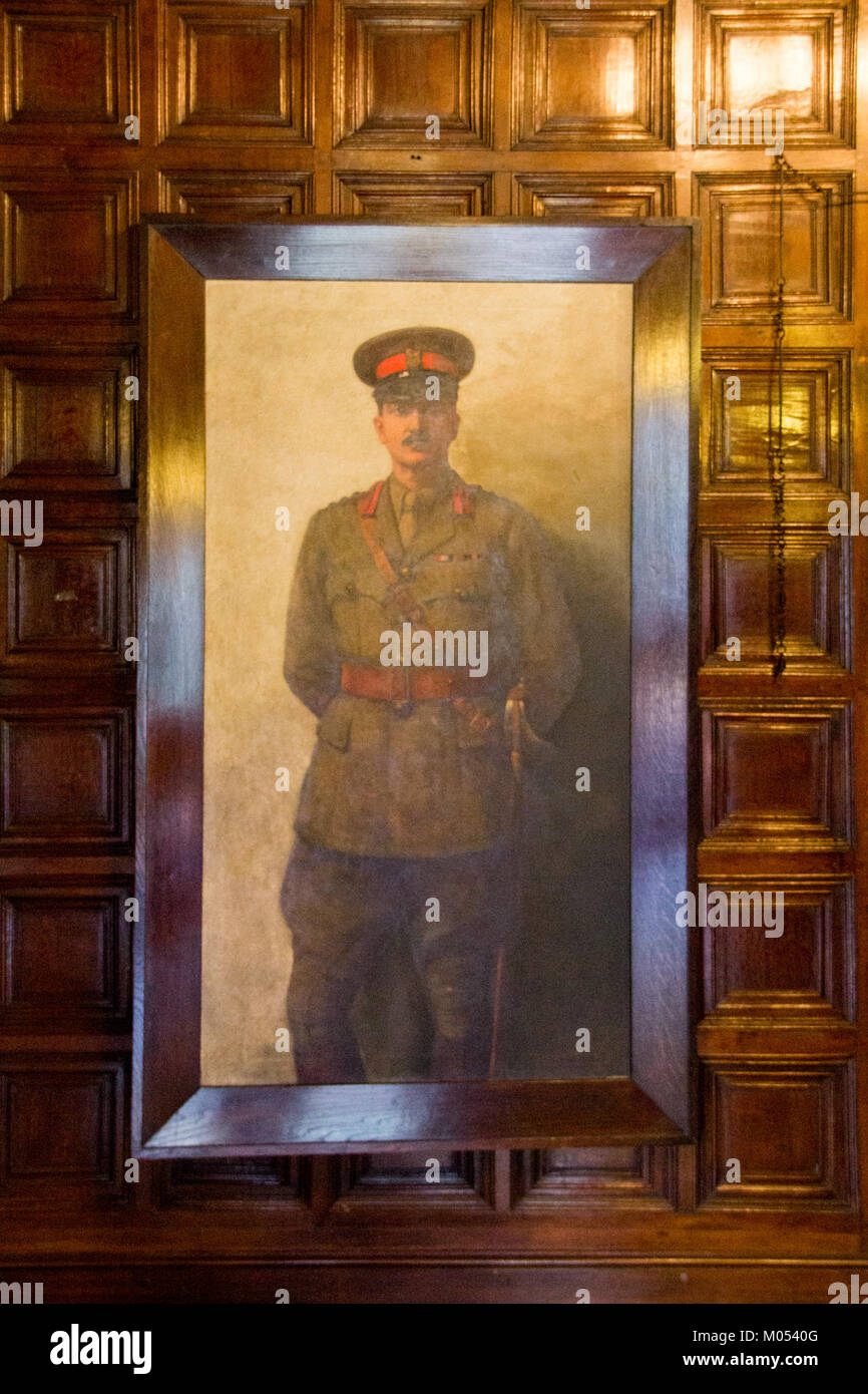 Bramall Hall, un manoir de style Tudor situé dans le Cheshire, en Angleterre, est connu pour sa beauté architecturale et son vaste parc. Le domaine, datant du XIVe siècle, reste un site historique clé et une attraction touristique populaire. Banque D'Images