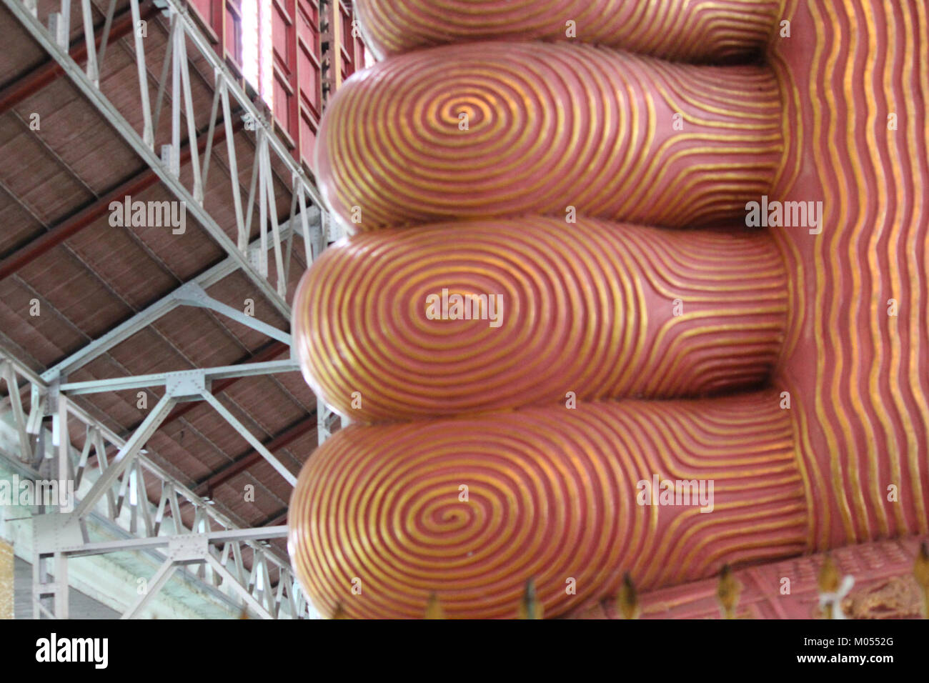 L'empreinte de Bouddha est une représentation symbolique de la présence et des enseignements du Bouddha. Il est souvent utilisé dans l'art bouddhiste et les contextes culturels pour représenter l'illumination spirituelle. Banque D'Images