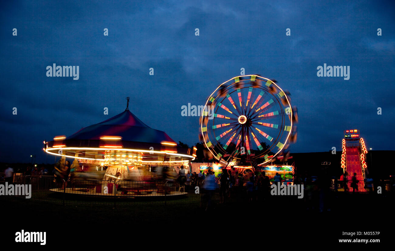 La Grande Roue de nuit & merry go round Banque D'Images