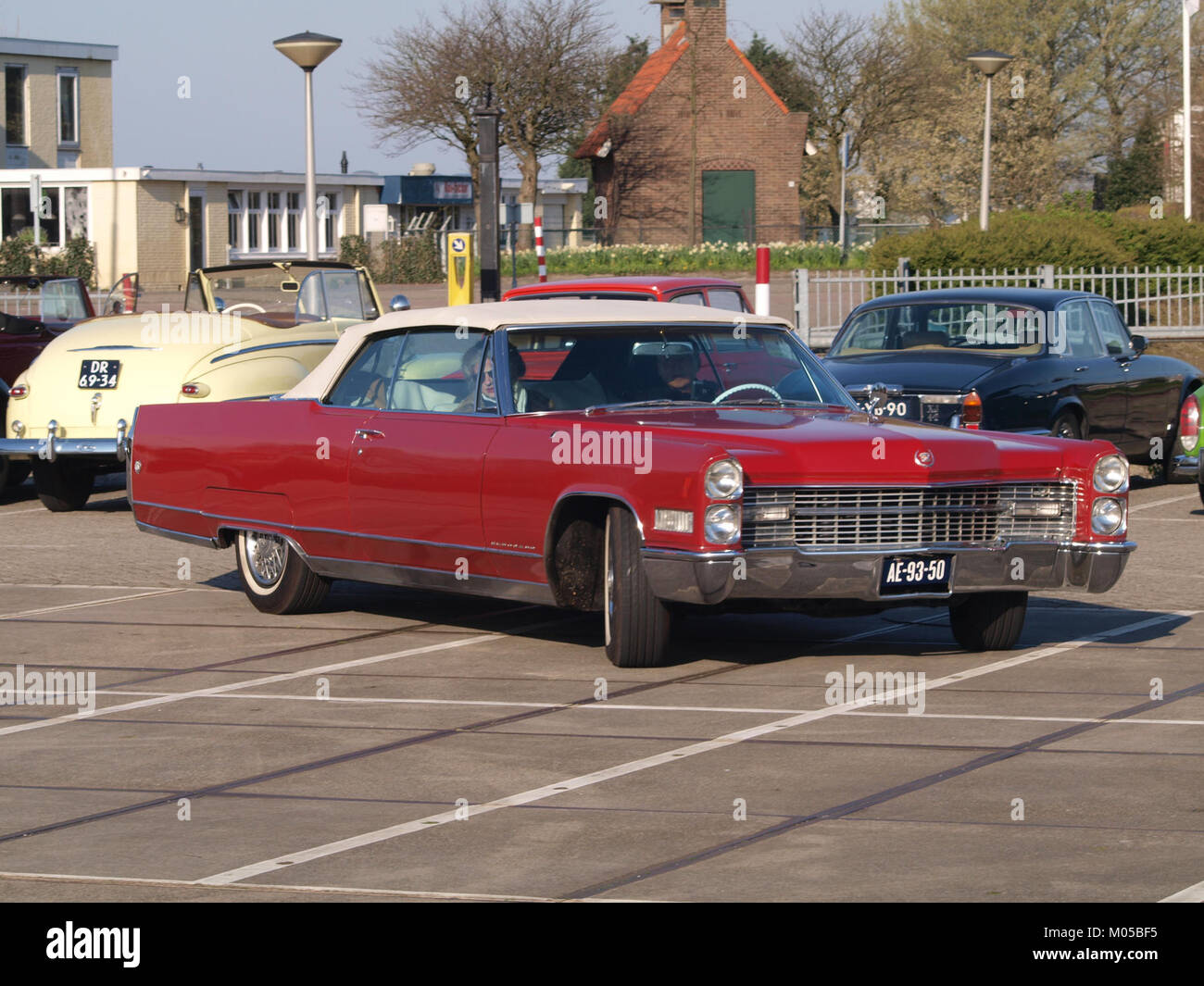 La Cadillac Eldorado Cabriolet AE-93-50 est une voiture de luxe américaine classique connue pour son design élégant et ses caractéristiques d'ingénierie avancées, symbole de l'innovation automobile du milieu du XXe siècle. Banque D'Images