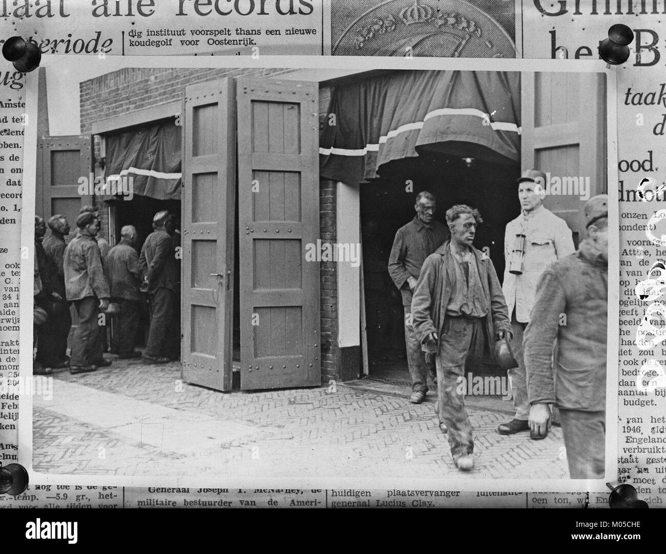 Image de construction d'une salle en construction pour la foire annuelle (Jaarbeurs) aux pays-Bas. La salle a été conçue pour accueillir les exposants et les visiteurs du salon, contribuant ainsi à l'économie locale et aux événements culturels. Banque D'Images