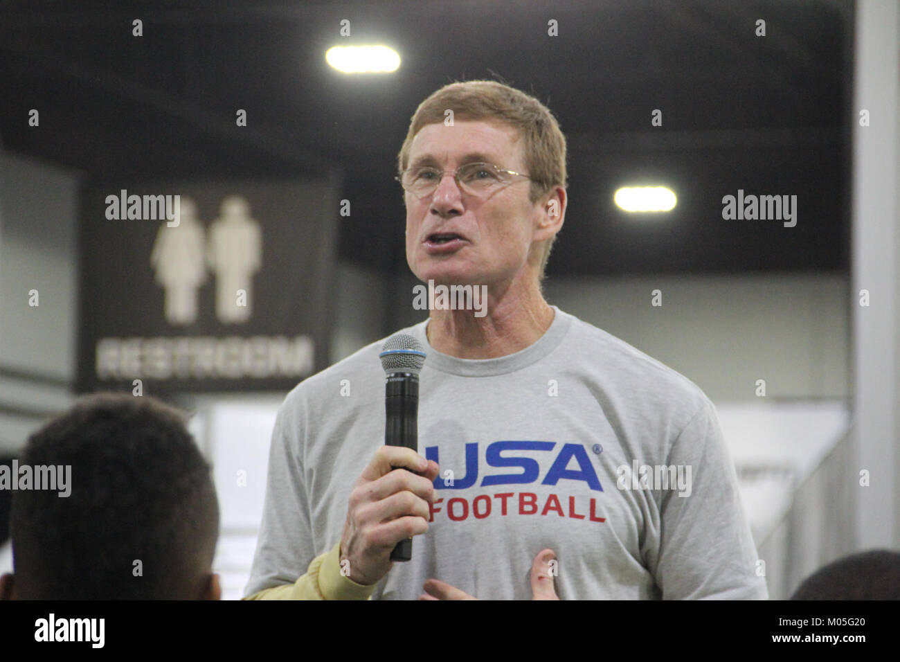 Buddy Curry, une figure éminente du football américain, est présenté dans un événement en janvier 2018. Reconnu pour son athlétisme et ses contributions au sport, il est une figure respectée dans la communauté sportive. Banque D'Images