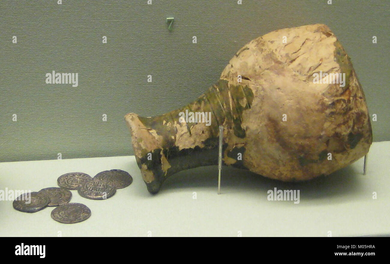 Le trésor de Wainfleet, conservé au British Museum, est une importante collection d'objets romains et médiévaux découverts à Wainfleet, en Angleterre. Ce trésor fournit un aperçu précieux de l'histoire de la Grande-Bretagne pendant ces périodes. Banque D'Images