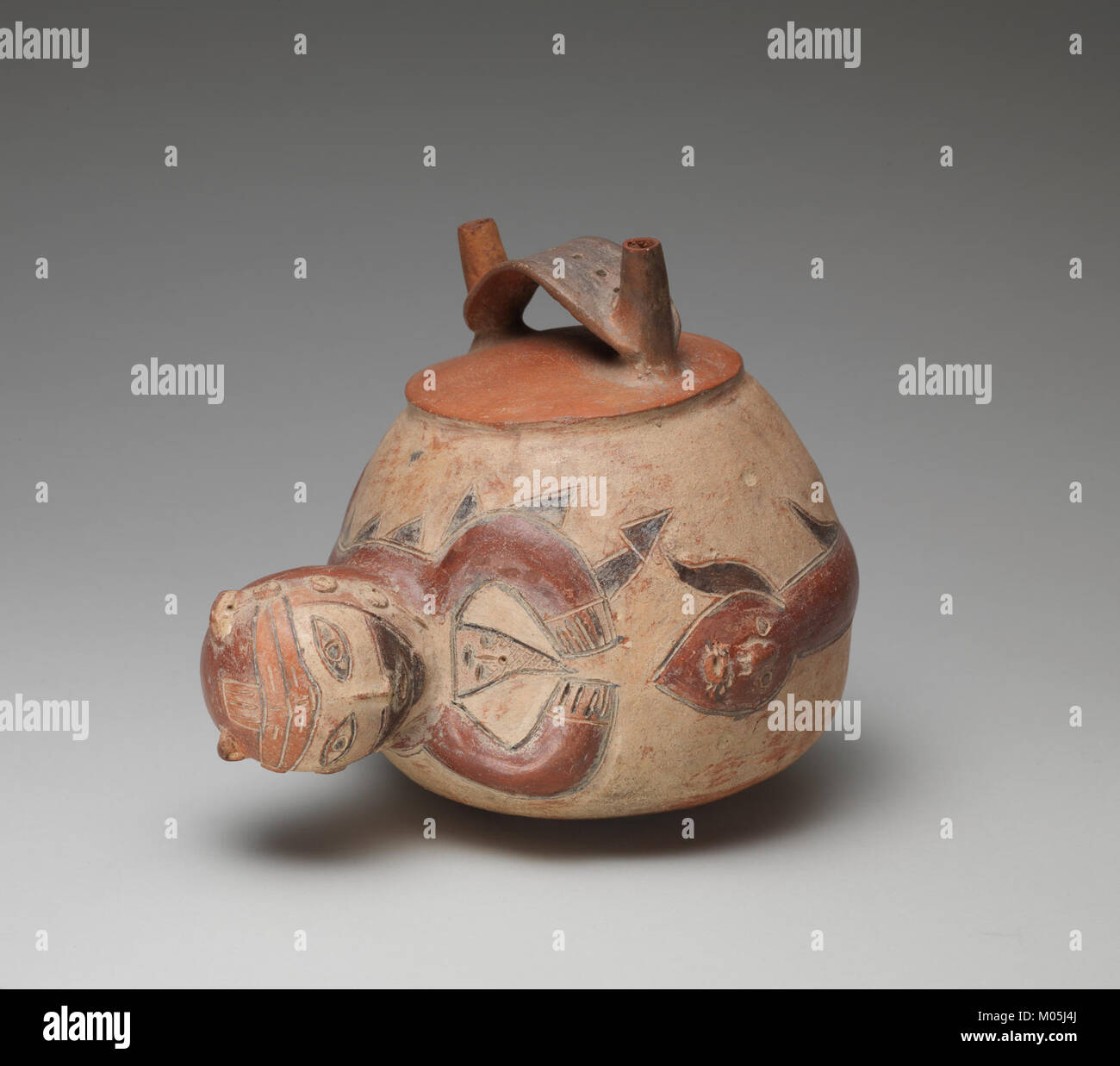 Cette bouteille, ornée d'un motif singe, fait partie de la collection du Metropolitan Museum of Art. Il met en valeur un savoir-faire artisanal complexe et l'utilisation de motifs animaux dans des décorations aménagées Banque D'Images