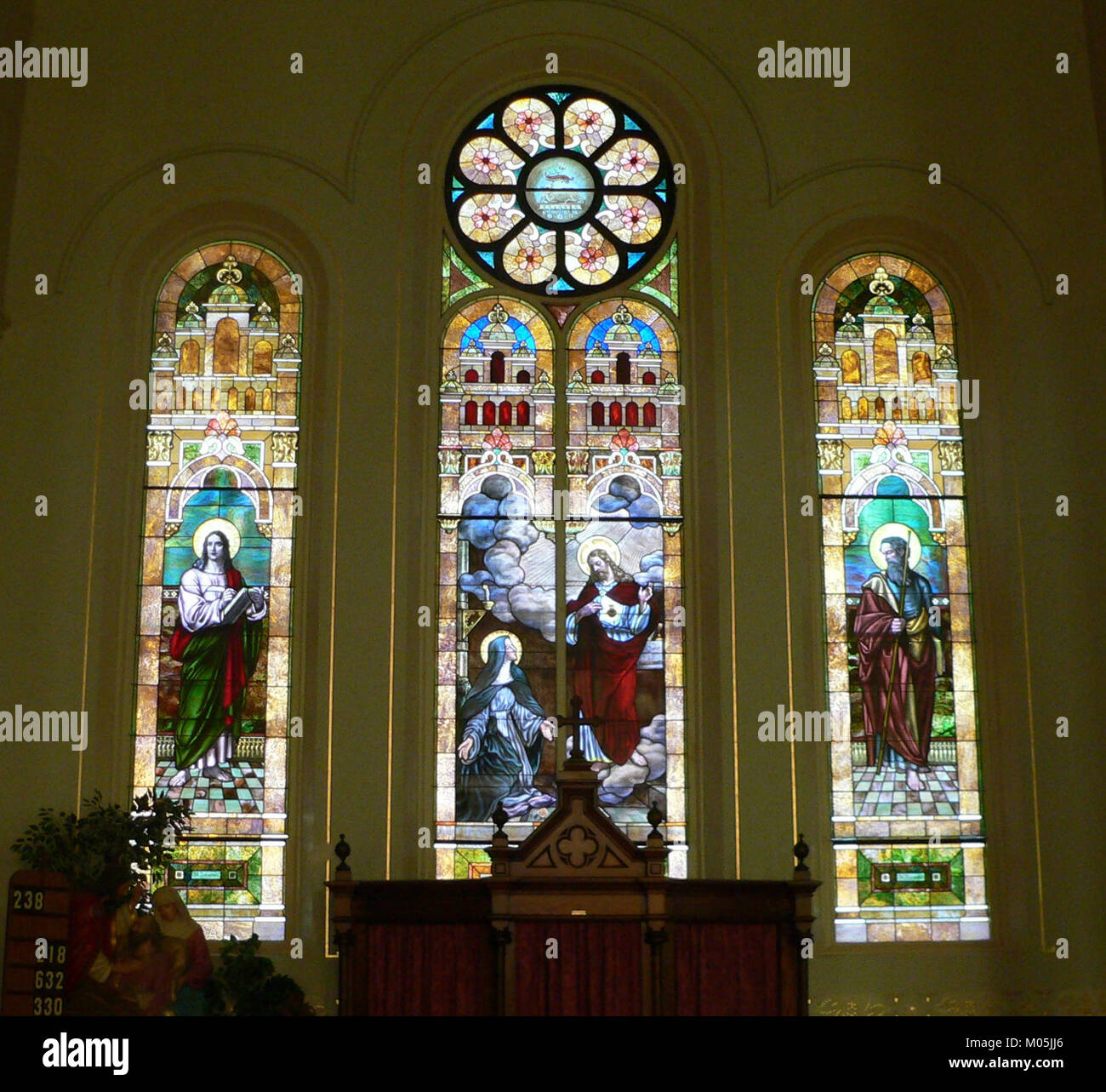 La fenêtre de la vallée de la Bow, située dans le choeur nord, est un vitrail important connu pour son design artistique et son symbolisme religieux. Banque D'Images