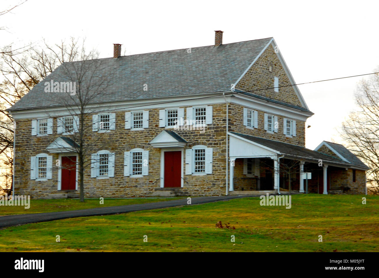 Buckingham Friends School, située à Lahaska, en Pennsylvanie, est une école Quaker indépendante qui dessert les élèves de la maternelle à la huitième année. Le campus, partagé avec Buckingham Monthly Meeting of Friends, met l'accent sur un programme flexible et adapté aux intérêts des étudiants, favorisant l'exploration et la croissance. Banque D'Images