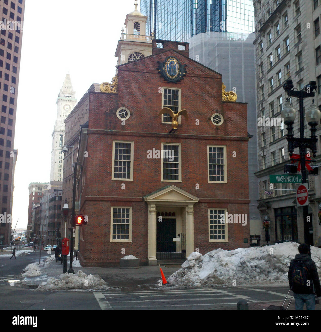 Une photographie de l'Old State House à Boston en hiver, mettant en évidence l'architecture historique et son rôle dans l'histoire américaine en tant que centre politique et social. Banque D'Images