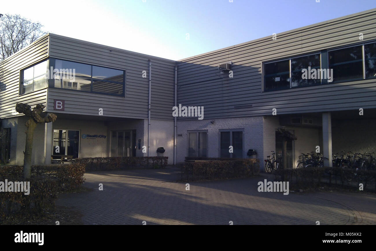 Campus Middelheim, qui abrite le bâtiment B à HealthCity, est un important complexe universitaire et de soins de santé. Il combine l’enseignement médical avec des établissements de santé modernes, contribuant ainsi au développement de la région en sciences de la santé et en éducation à la santé publique. Banque D'Images
