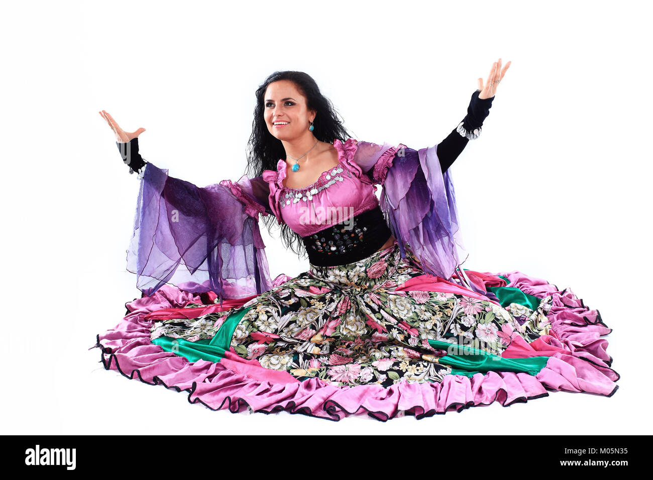 Portrait d'une danseuse gitane en costume national Banque D'Images Portrait d'une danseuse gitane en costume national Banque D'Images