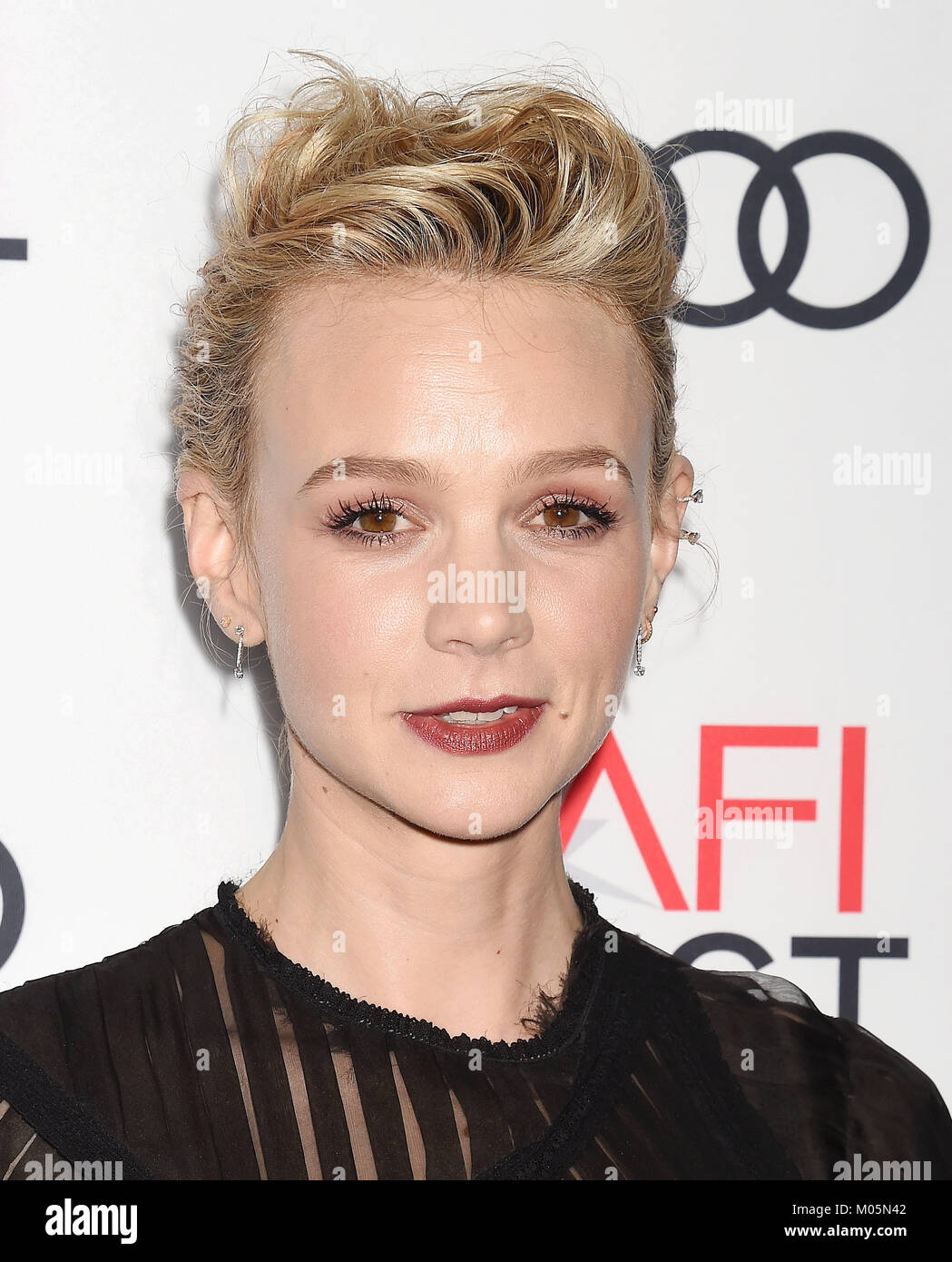 CAREY MULLIGAN French film actress assiste à la projection d'udbound "Netflix' à la Soirée d'ouverture du festival 2017 Gala présenté par Audi au théâtre chinois de Grauman le 9 novembre 2017 à Hollywood, Californie. Photo : Jeffrey Mayer Banque D'Images