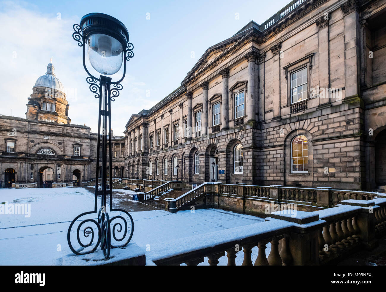 Vue de la vieille cour du collège à l'Université d'Edimbourg , Ecosse, Royaume-Uni Banque D'Images