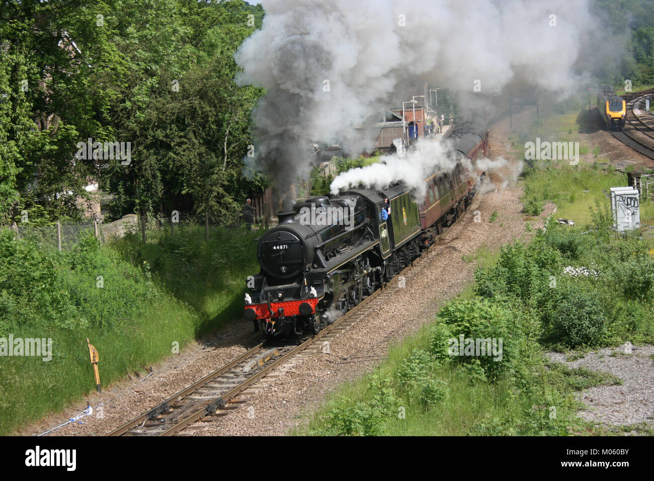 Cinq noir numéro 44871 de la Locomotive à vapeur à Dore sur un train de la charte 12 juin 2010 - Dore, Sheffield, Royaume-Uni Banque D'Images