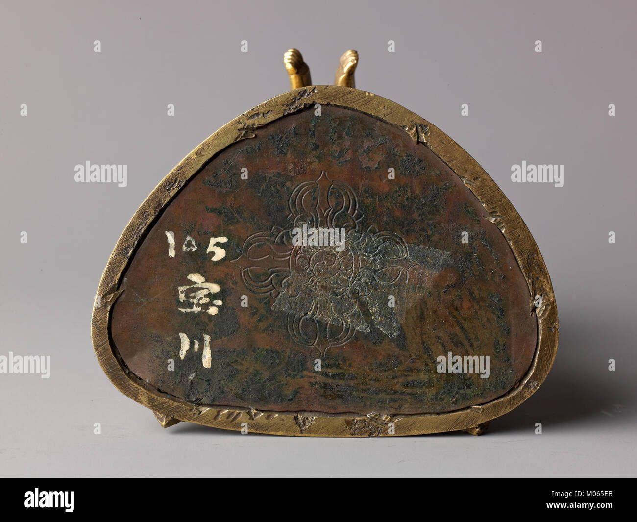 La sculpture de Vajradhara, une divinité bouddhiste éminente, le représente en union avec son épouse Prajnaparamita, symbolisant la sagesse et la compassion dans les enseignements bouddhistes. Banque D'Images