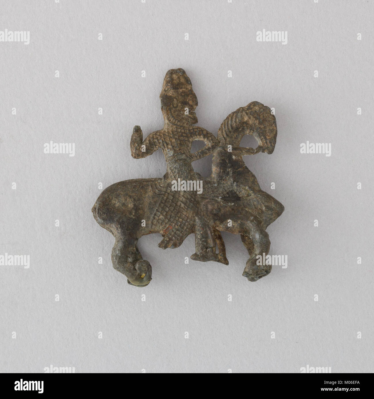 Cinq fragments de jetons de pèlerins montrent des chevaliers et des chevaux, utilisés à des fins cérémonielles ou commémoratives dans les pèlerinages médiévaux. Banque D'Images Cinq fragments de jetons de pèlerins montrent des chevaliers et des chevaux, utilisés à des fins cérémonielles ou commémoratives dans les pèlerinages médiévaux. Banque D'Images