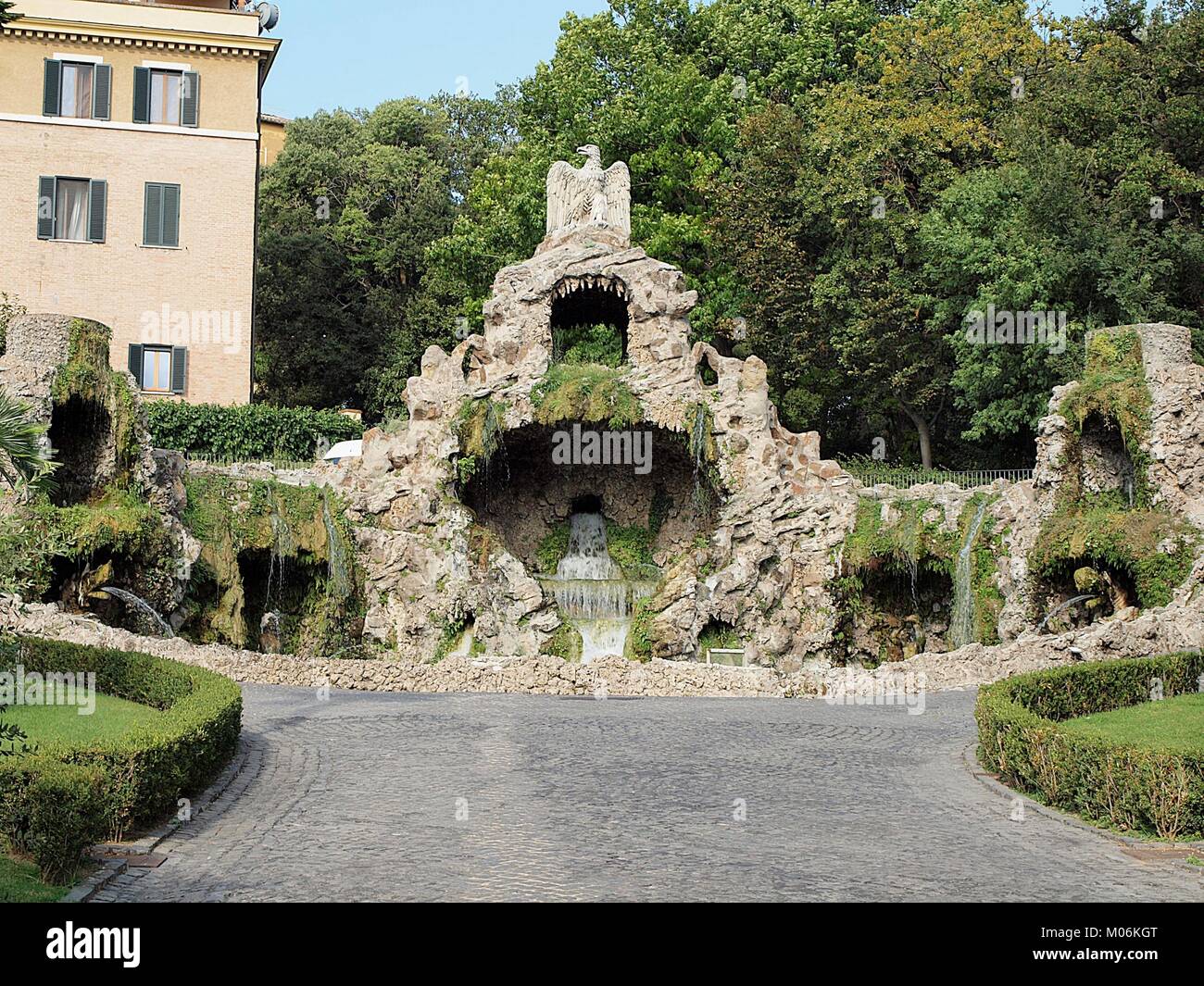 Grotta di Lourdes est une grotte artificielle, dans les jardins du Vatican Banque D'Images