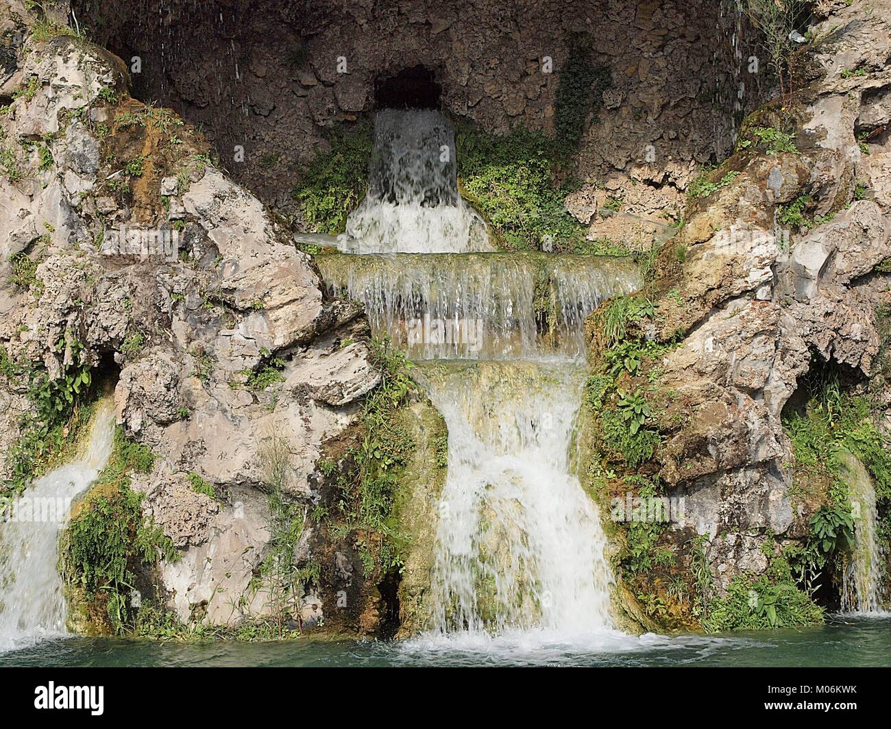 Grotta di Lourdes est une grotte artificielle, dans les jardins du Vatican Banque D'Images