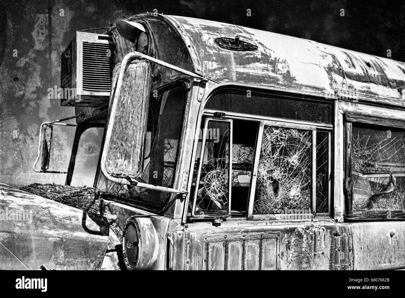 Old abandoned school bus Banque D'Images