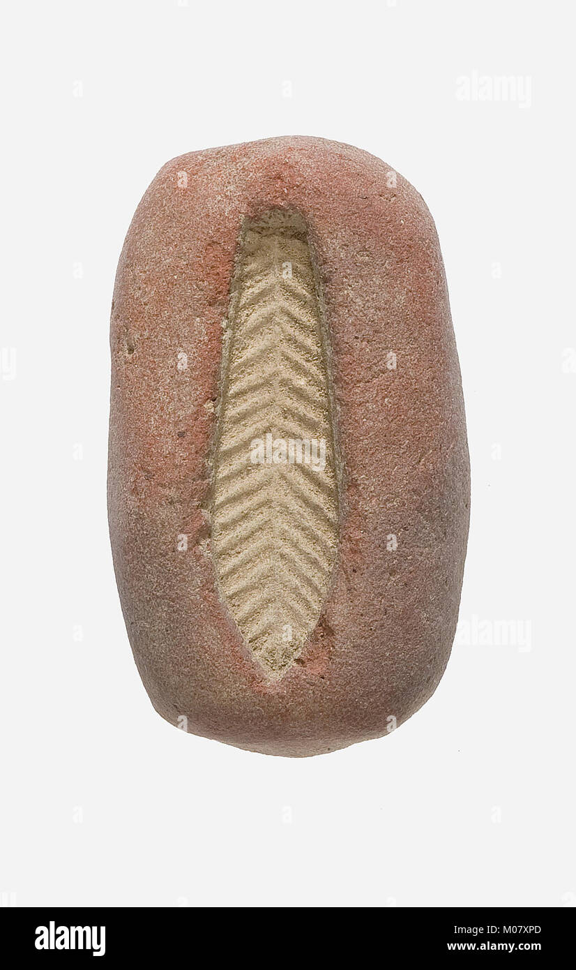 Moule pour perles en forme de feuille illustrant l'artisanat ancien et les techniques de production de bijoux. Banque D'Images