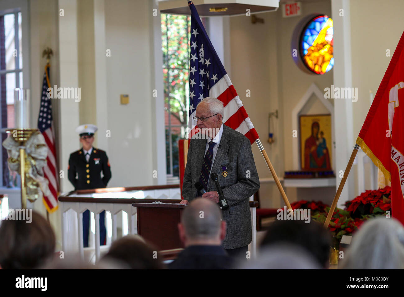 Le Cpl a pris sa retraite du Corps des Marines des États-Unis. Shelby Dawson, fournit un compte rendu de première main de son action au cours de la bataille de Guam le 26 juillet 1944, au cours de son Coeur violet cérémonie le 6 janvier 2018 à l'église Saint-Laurent à Southlake TX. L'original Purple Heart, désigné comme l'Insigne du Mérite militaire, a été créé par George Washington, commandant en chef de l'armée continentale, le 7 août 1782. La Purple Heart est décernée aux membres des Forces armées américaines qui ont été blessés par une arme de guerre dans les mains de l'ennemi. (U.S. Marine Corps Banque D'Images
