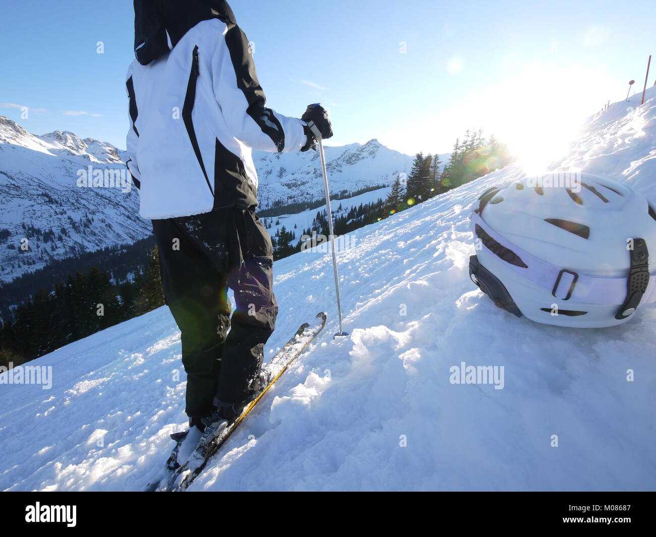 Mesure de la vitesse du tachymètre ski quelqu Banque D'Images