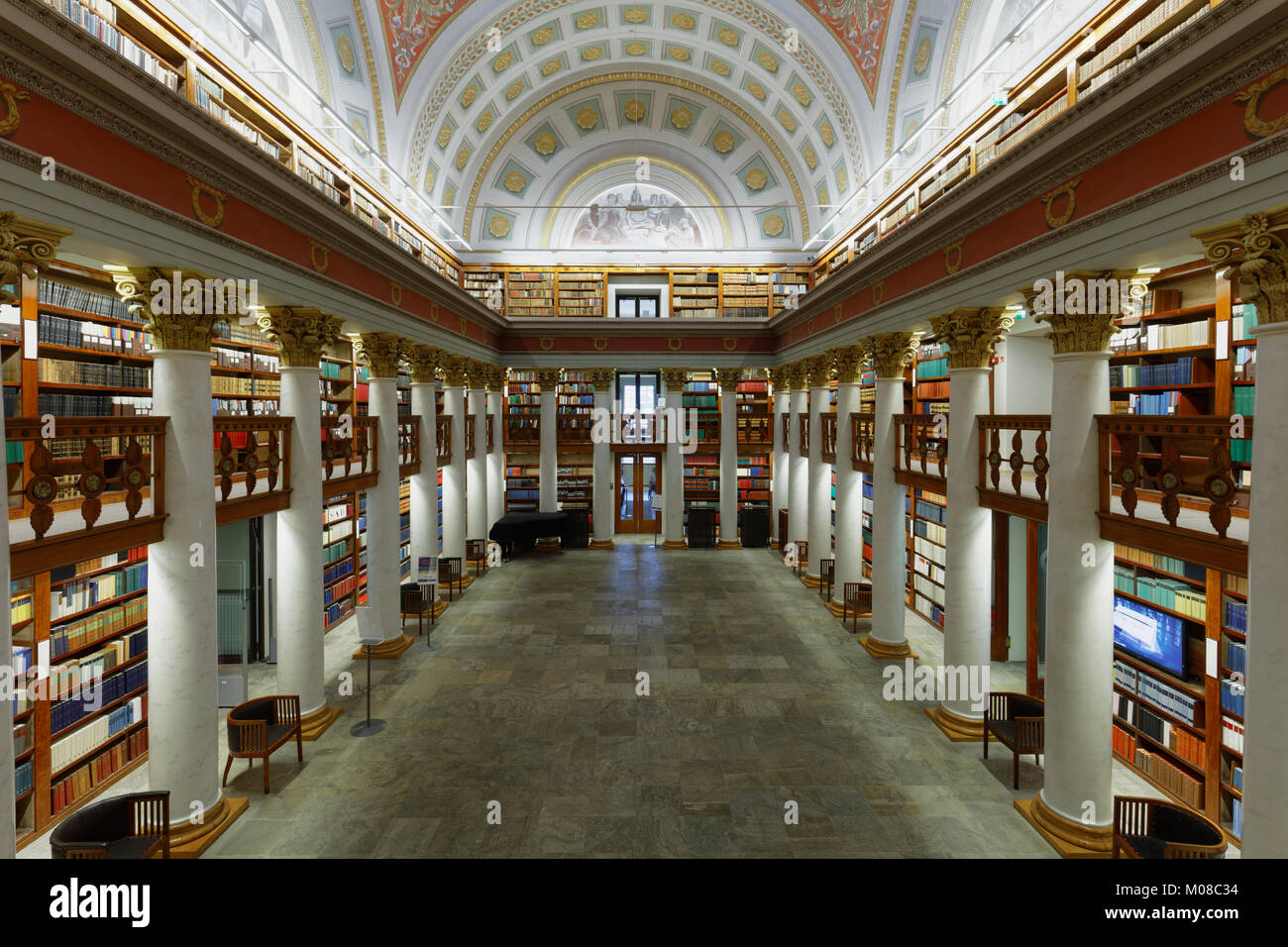 Helsinki, Finlande - le 6 novembre 2017 : l'intérieur de la Bibliothèque Nationale de Finlande. L'édifice fut construit en 1832 par la conception de l'architecte Carl Lu Banque D'Images