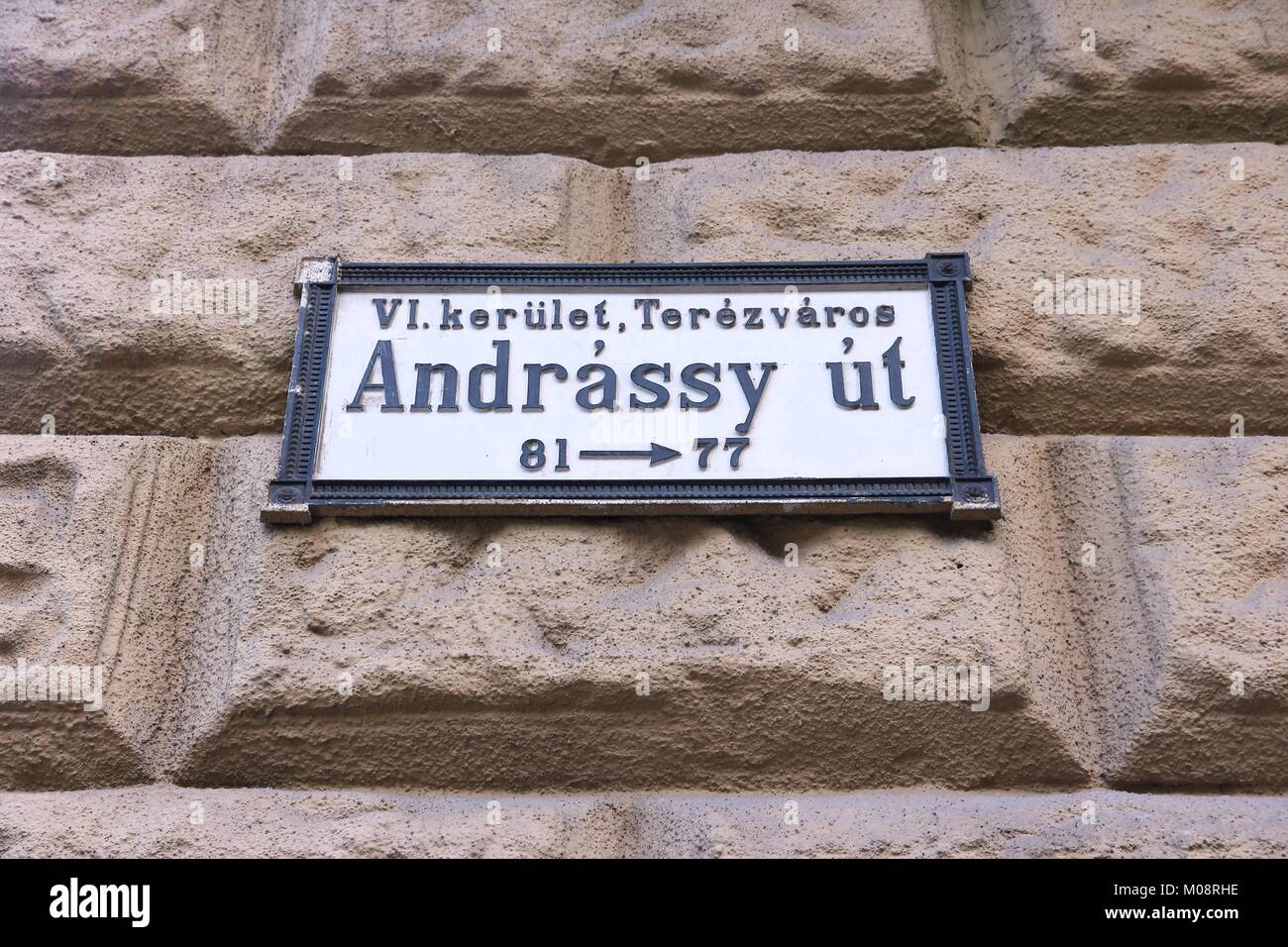 Budapest, Hongrie - Andrassy Utca (rue Andrassy) signe. L'une des plus célèbres rues de Budapest. Banque D'Images