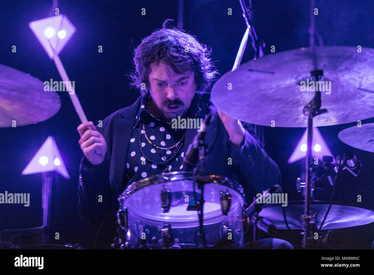 Norvège, Oslo - 24 novembre, 2017. Le groupe de rock indépendant américain de la guerre à la drogue effectue un concert live à Oslo Spektrum. Ici le batteur Charlie Hall est vu sur scène. (Photo crédit : Gonzales Photo - Stian S. Moller). Banque D'Images