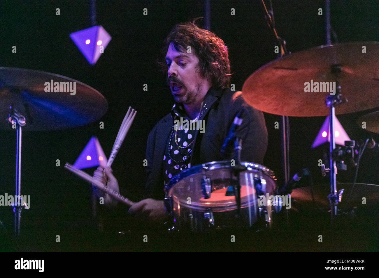 Norvège, Oslo - 24 novembre, 2017. Le groupe de rock indépendant américain de la guerre à la drogue effectue un concert live à Oslo Spektrum. Ici le batteur Charlie Hall est vu sur scène. (Photo crédit : Gonzales Photo - Stian S. Moller). Banque D'Images