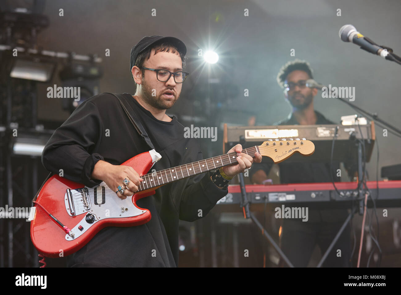 Unknown Mortal Orchestra, l'Amérique et de la Nouvelle Zélande rock band, effectue un concert live à Oslo Fjord Fest 2015 à Oslo. Ici band fondateur, chanteur et guitariste Ruban Nielson est représenté sur scène. La Norvège, 15/07 2015. Banque D'Images