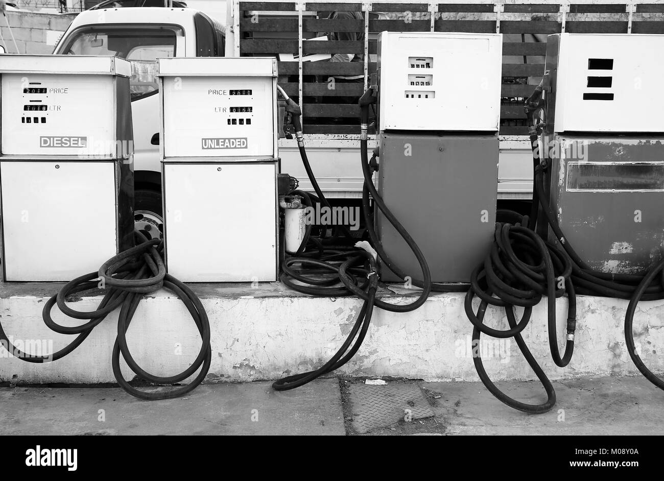 Vieille station d'essence a photographié à face Banque D'Images