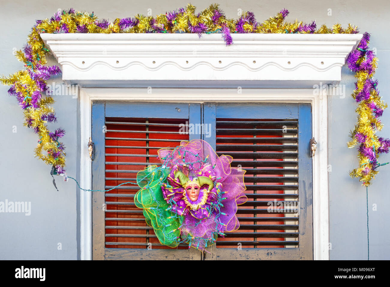 Décoration de fenêtre à la Nouvelle Orléans durant Mardi Gras Banque D'Images