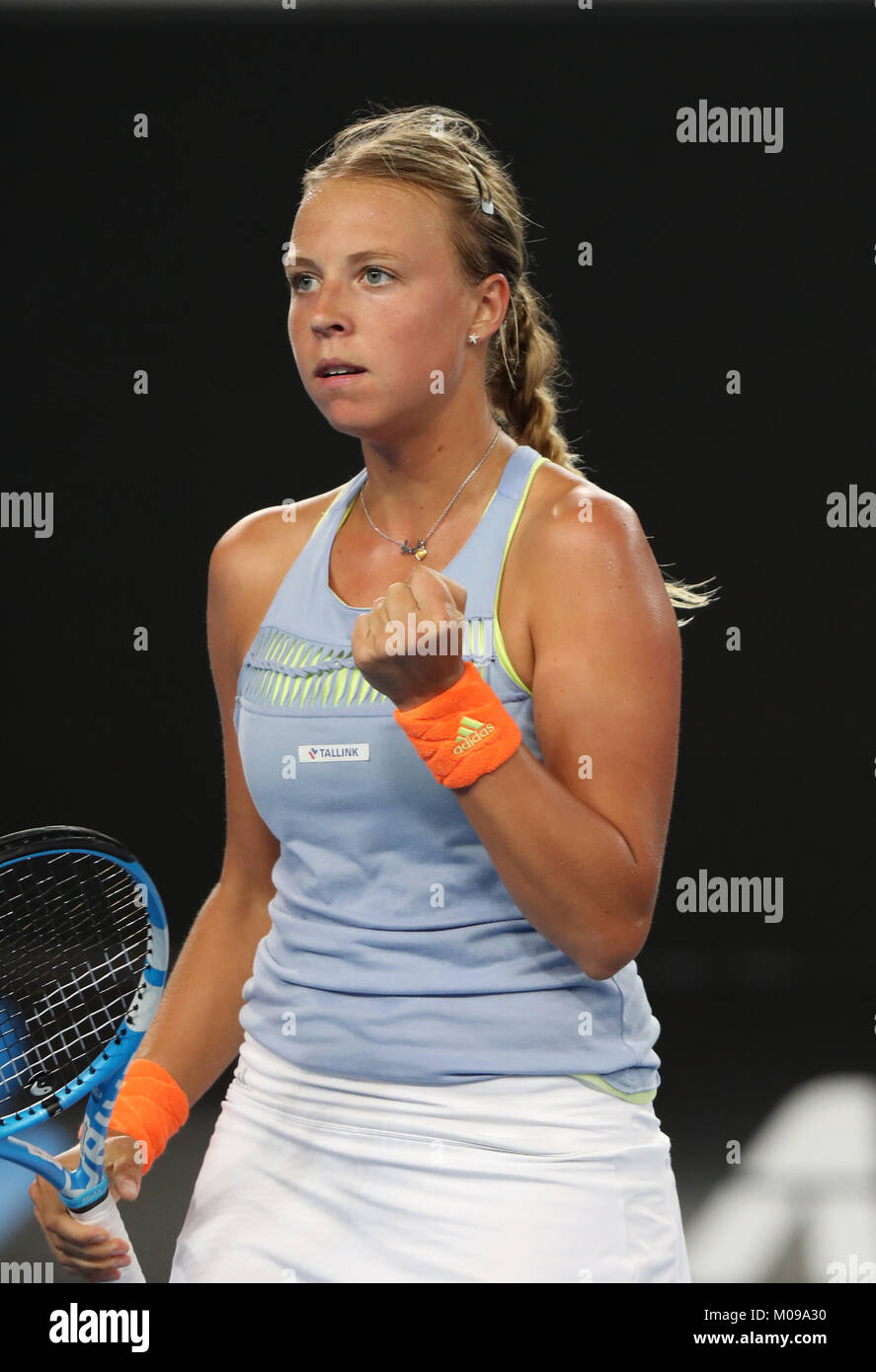 Melbourne, Australie. 19 Jan, 2018. Anet Kontaveit d'Estonie célèbre au cours de la troisième série de match contre Jelena Ostapenko de Lettonie à l'Open d'Australie 2018 à Melbourne, Australie, le 19 janvier 2018. Credit : Bai Xuefei/Xinhua/Alamy Live News Banque D'Images