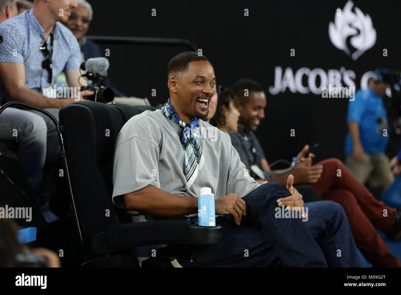 Melbourne, Australie. 19 Jan, 2018. L'acteur américain Will Smith est à regarder le joueur de tennis australien Nick Kyrgios en action au cours de son 3e tour à l'Open d'Australie contre le joueur de tennis français Jo Wilfried Tsonga le Jan 19, 2018 à Melbourne, Australie.- Crédit : Yan Lerval/Alamy Live News Banque D'Images