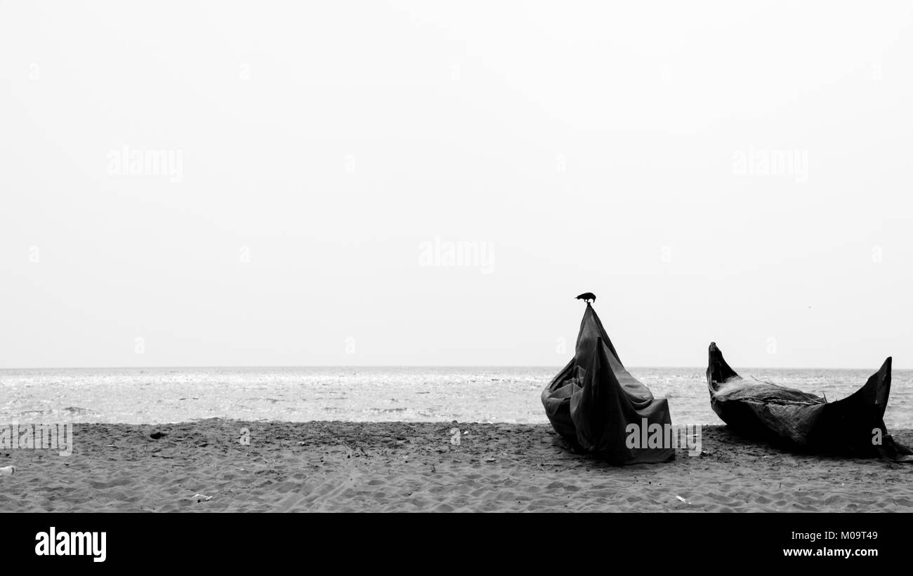 Si le cœur de la mère terre a été bienveillant, la déesse de l'eau n'a pas séparé la mer depuis c'est la rive. Banque D'Images