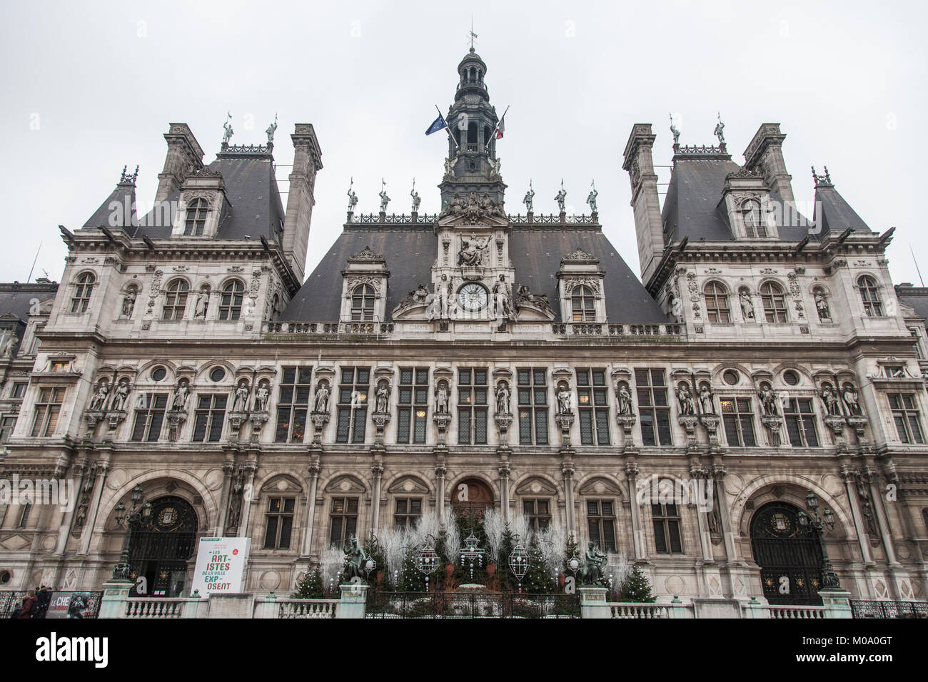 PARIS, FRANCE - 20 décembre 2017 : Paris City Hall (Hôtel de Ville) pris en hiver au cours d'un après-midi nuageux. L'hôtel de ville héberge le gouve rneme Paris Banque D'Images