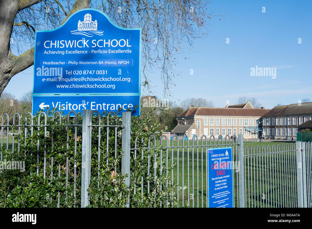 Signalisation scolaire à l'extérieur de l'école Chiswick, Burlington Lane, Chiswick, London, W4, ROYAUME-UNI Banque D'Images
