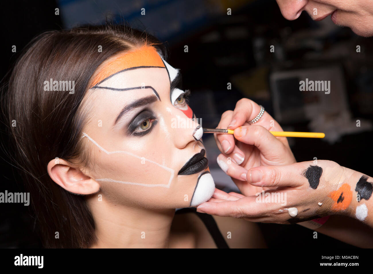 Londres, Royaume-Uni, 17 septembre 2015, à l'Nguyen-Grealis backstage modèle Lan 'Art & Make Up' Lancement de livre de travail à Freemasons Hall. Mariusz Goslicki/Alamy Banque D'Images